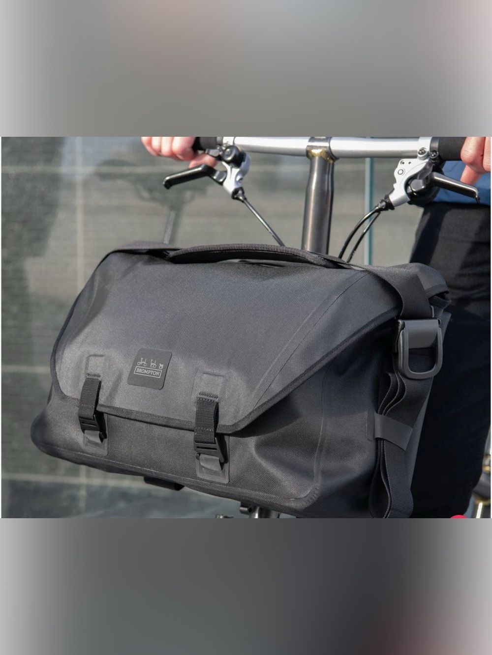 NWT Brompton Metro Waterproof Large Bike Messenger Bag 20L + Frame matte black
